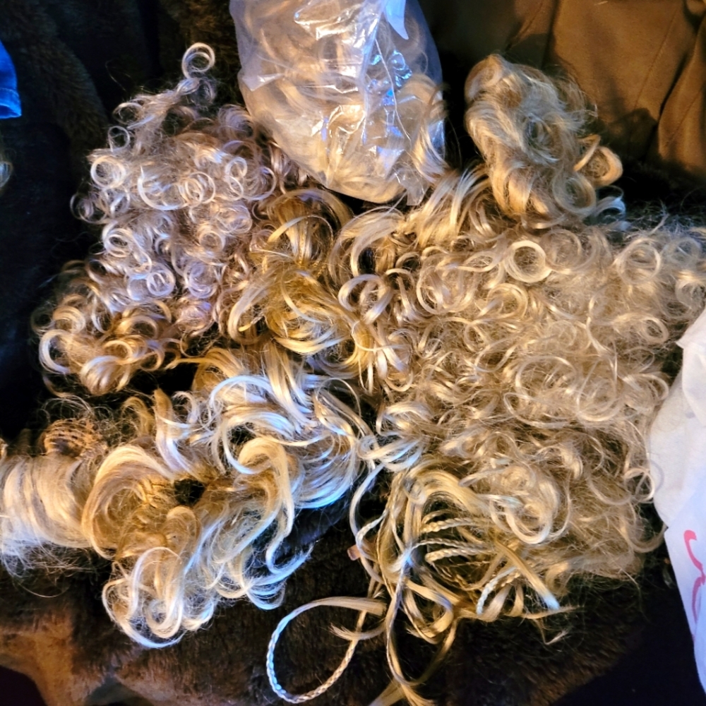 Clip in hair pieces!!